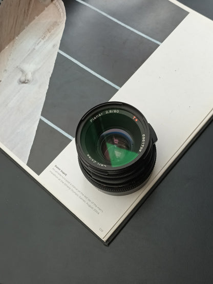 Hasselblad Carl Zeiss Planar 80mm F2.8 T* CF with hood