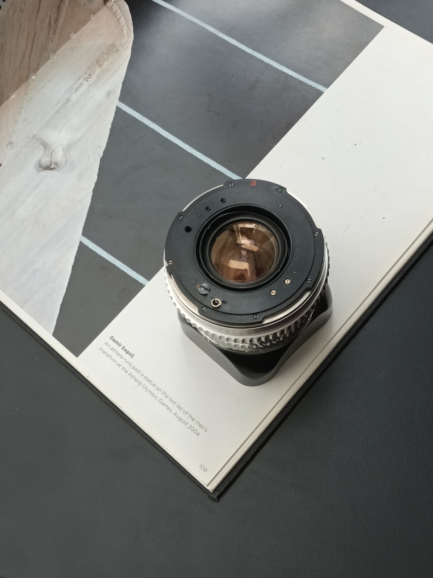 Hasselblad Carl Zeiss Planar 80mm F2.8 C with hood