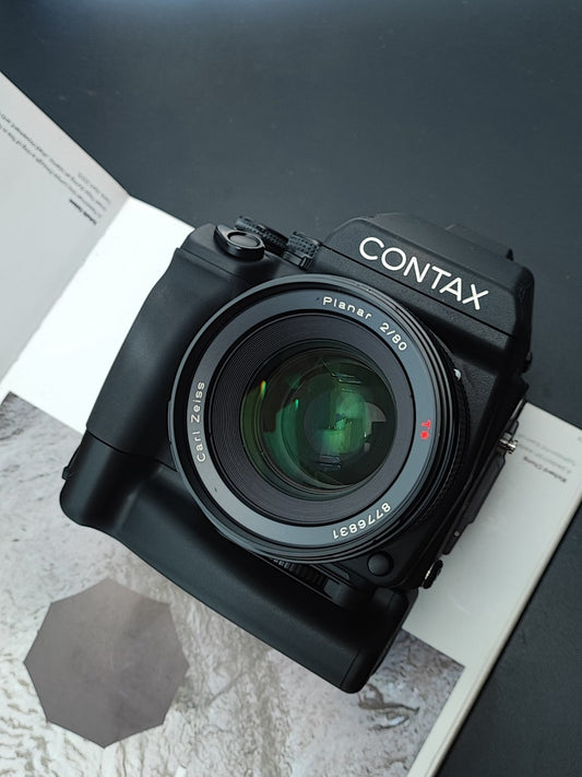 Contax 645 with Carl Zeiss Planar 80mm F2 T*