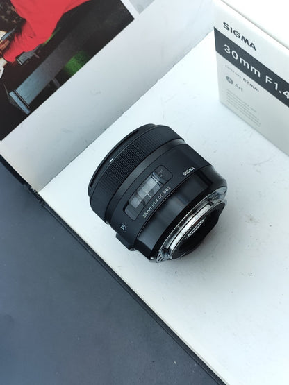 Sigma 30mm F1.4 DC HSM (For Canon EF-S)