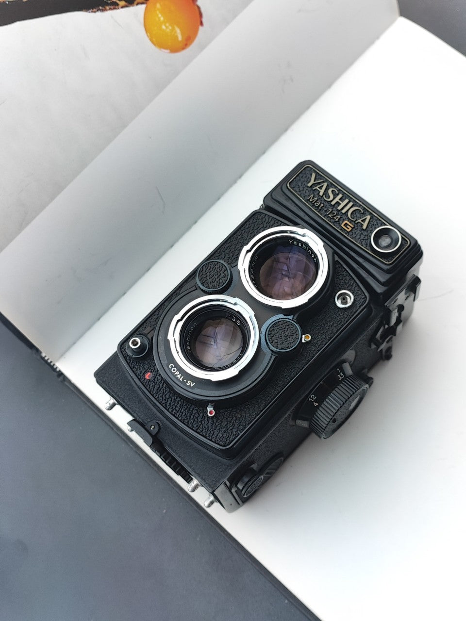 Yashica Mat-124G