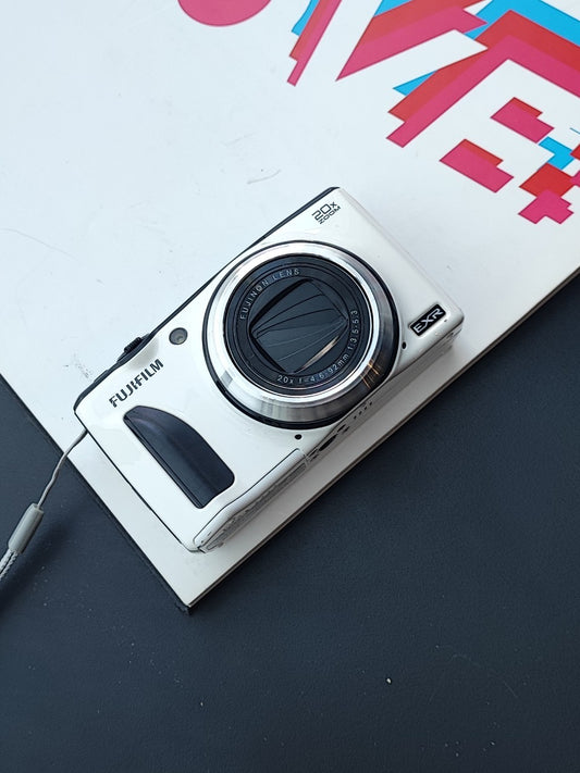 Used Fujifilm Finepin F1000EXR Digital Camera