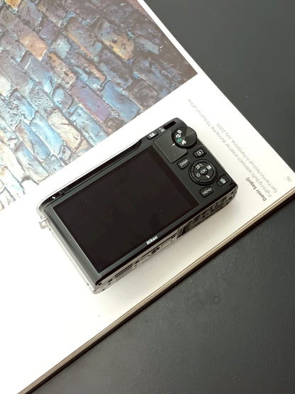 Used Nikon 1 J1 silver with 30-110mm F3.8-5.6 [No charger]