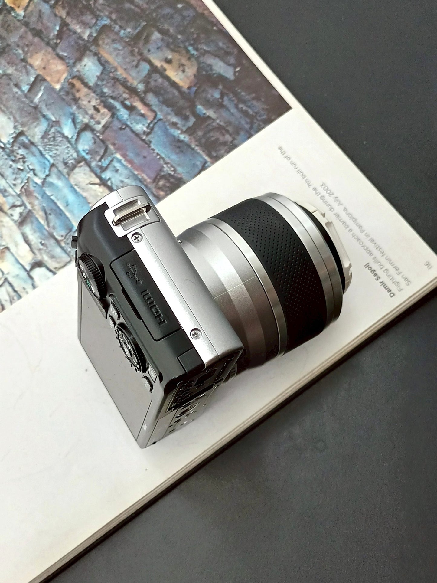 Used Nikon 1 J1 silver with 30-110mm F3.8-5.6 [No charger]