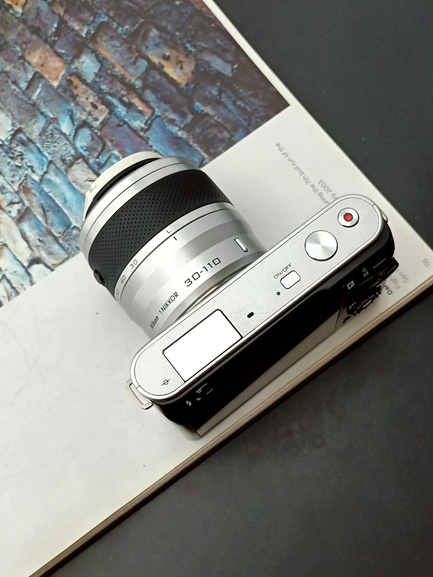 Used Nikon 1 J1 silver with 30-110mm F3.8-5.6 [No charger]