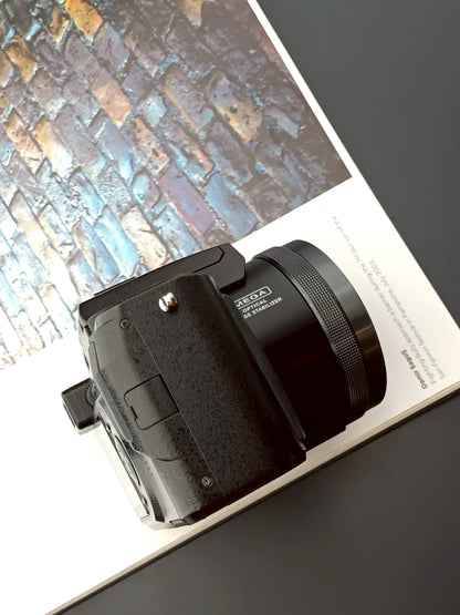 Used Panasonic Lumix DMC-FZ10 Digital Camera [JPN only]