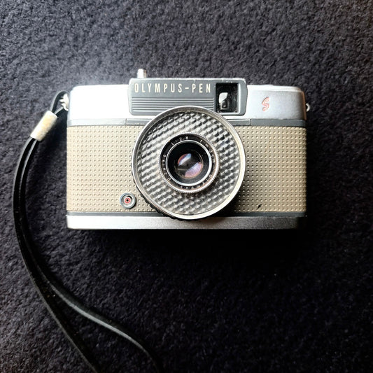 [Sold as-is] Olympus PEN EE-S