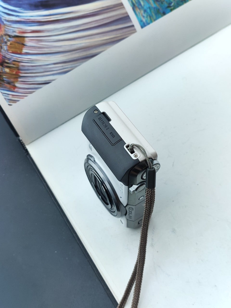 [Sold As-Is] Used Casio EXILIM EX-ZR700 Digital Camera (No charger)