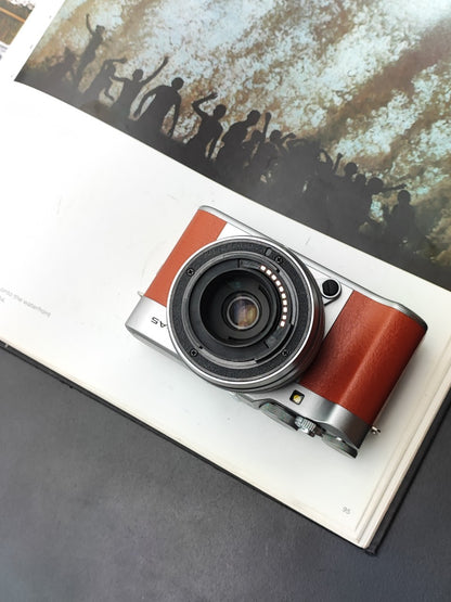 Used Fujifilm X-A5 with Fujinon Super EBC XC 15-45mm F3.5-5.6 OIS PZ Digital Camera