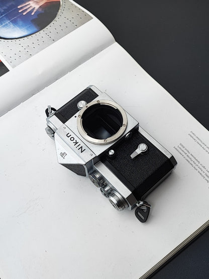 Nikon F eyelevel silver