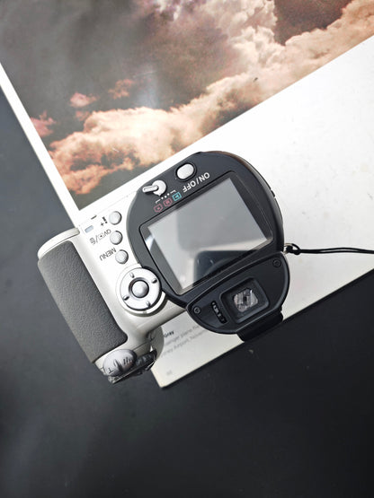 Used Konica Minolta Dimage Z5 Digital Camera